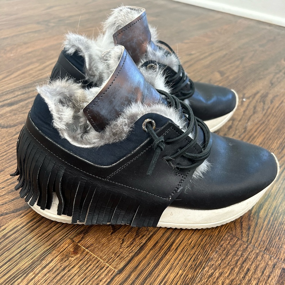 ESSEUTESSEE fur-lined sneakers